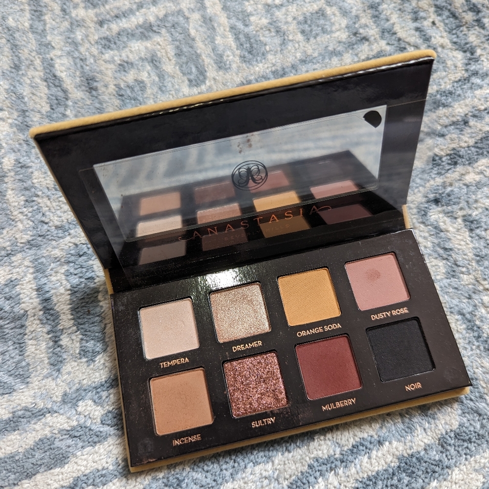 Anastasia Soft Glam 2